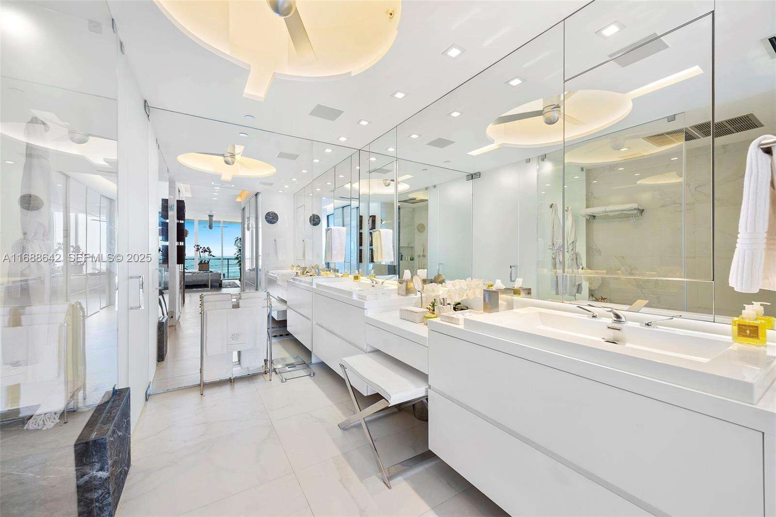 Continuum Unit #706 | Picture 22