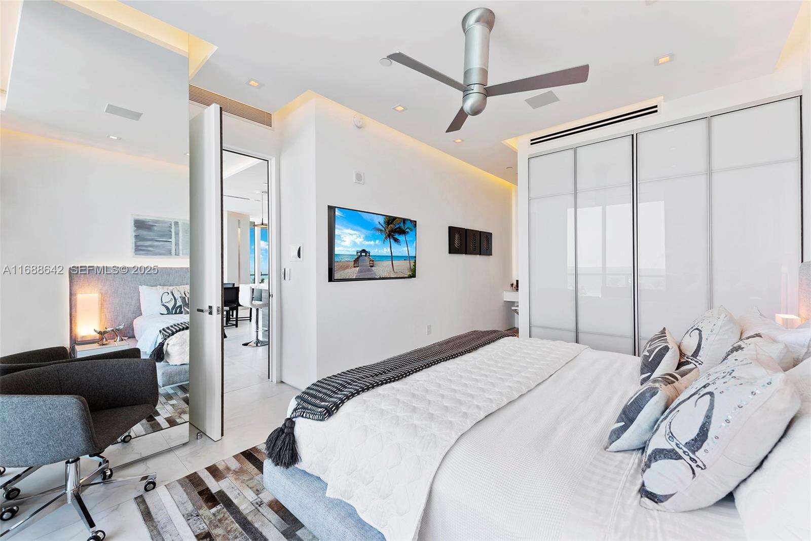 Continuum Unit #706 | Picture 29