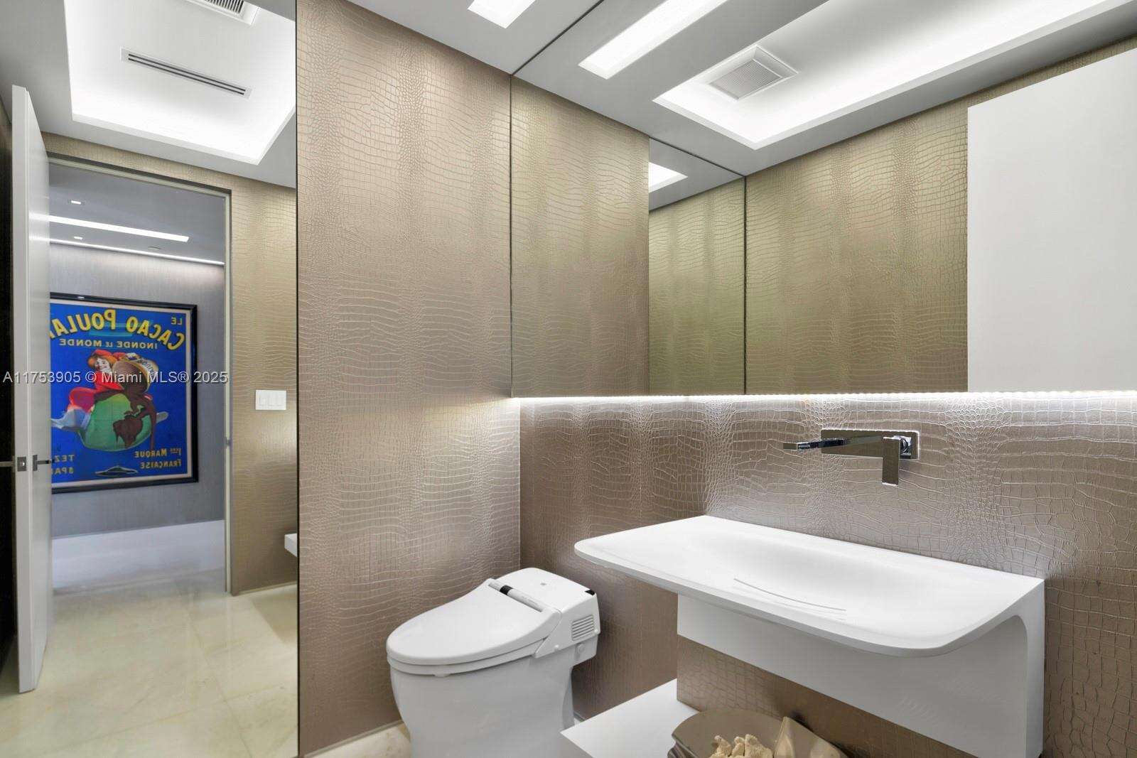 Continuum Unit #606 | Picture 24