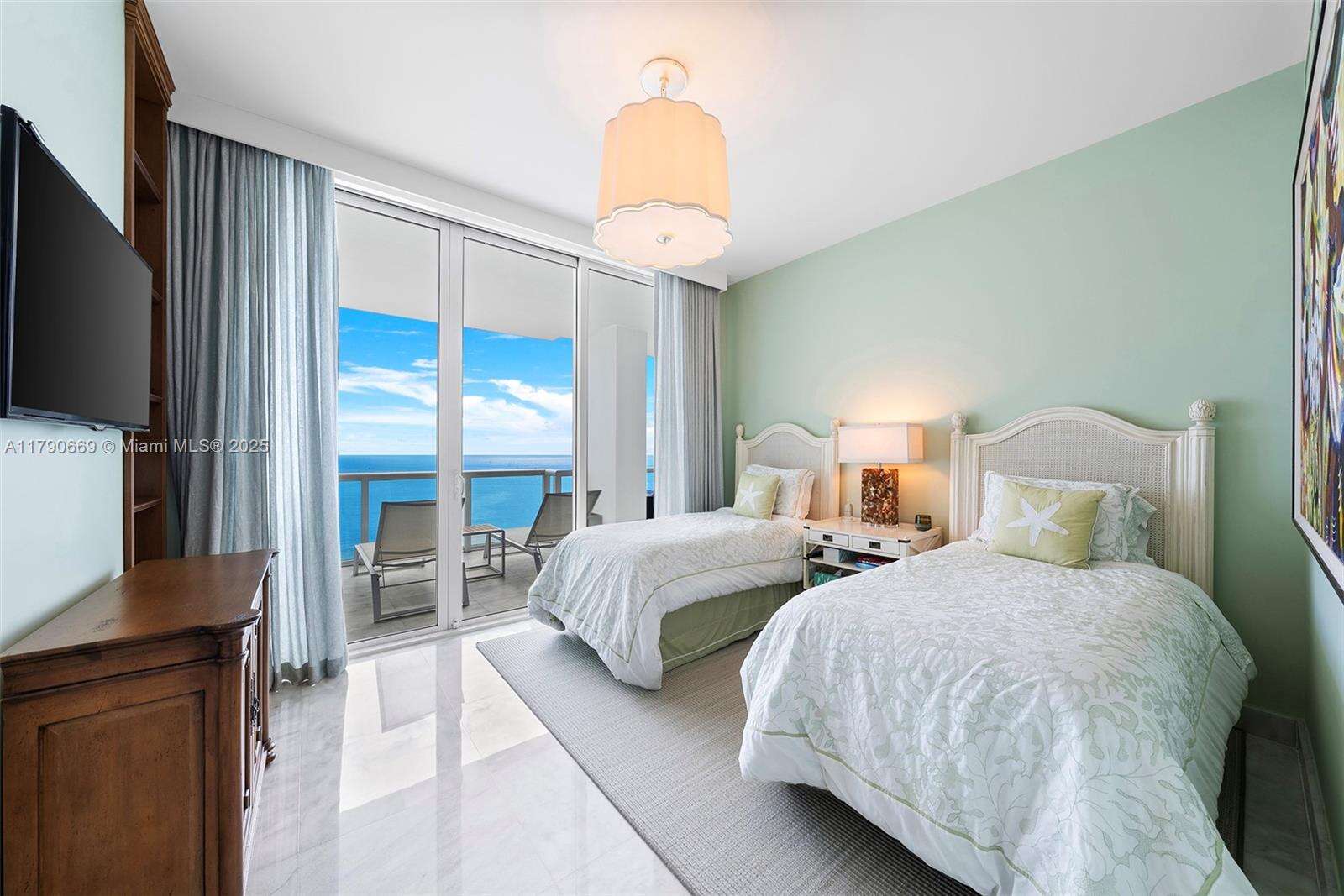 Continuum Unit #2801 | Picture 15