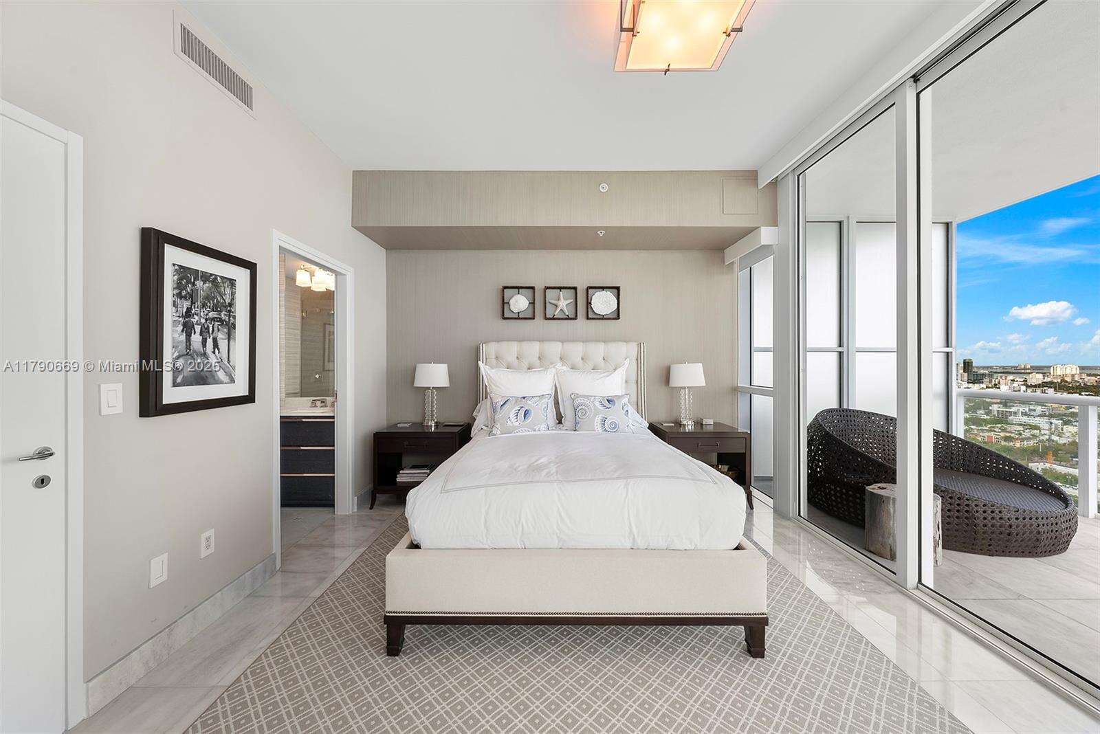 Continuum Unit #2801 | Picture 18