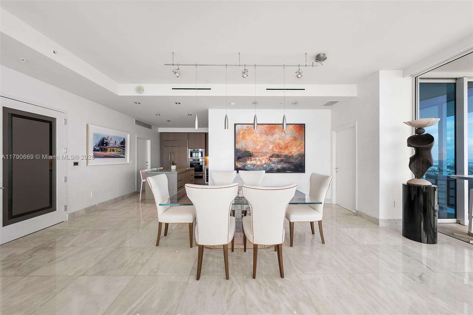 Continuum Unit #2801 | Picture 6