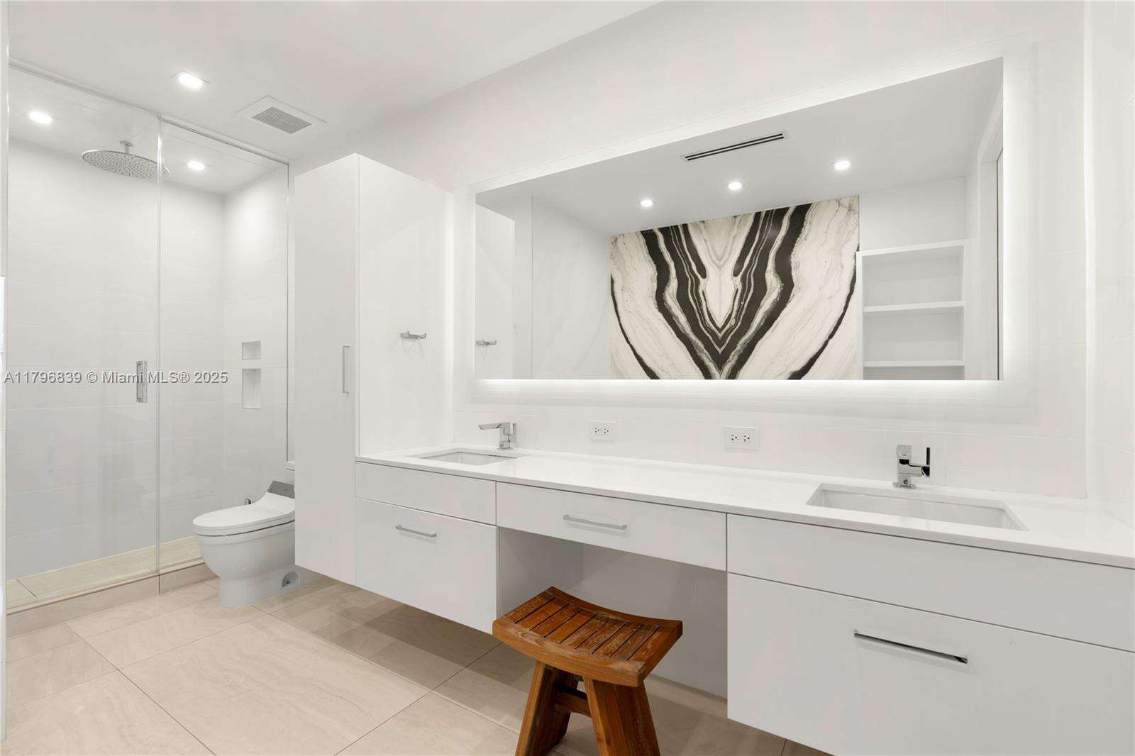 Continuum Unit #903 | Picture 17