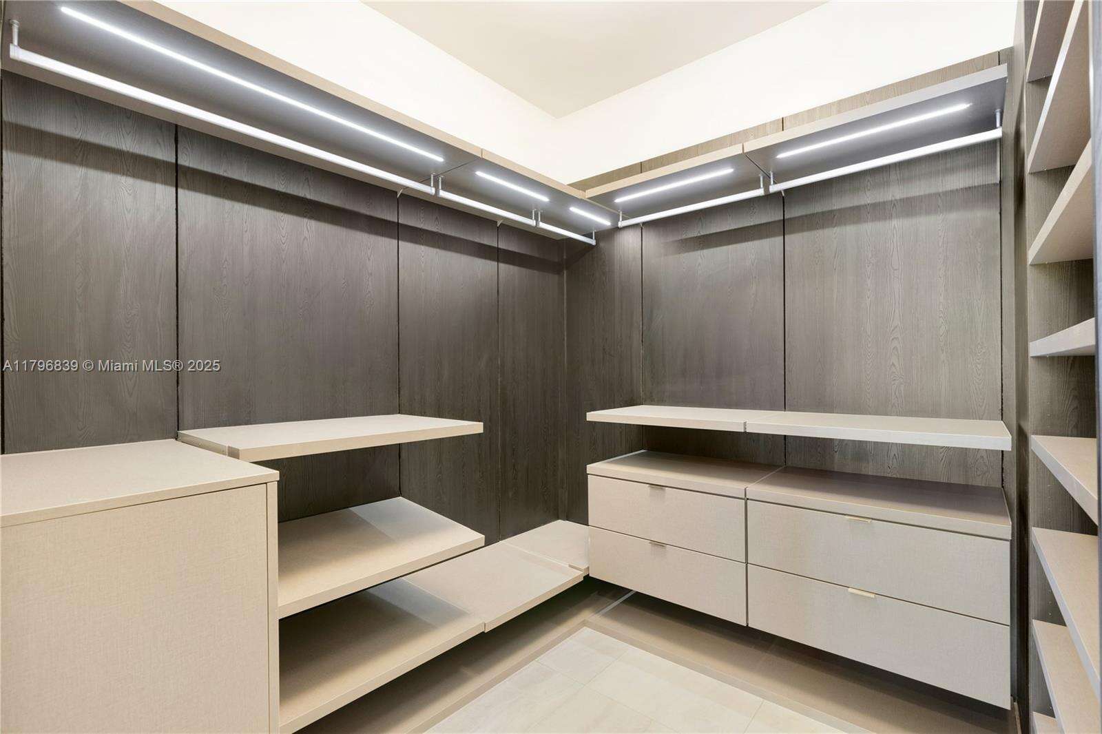 Continuum Unit #903 | Picture 18