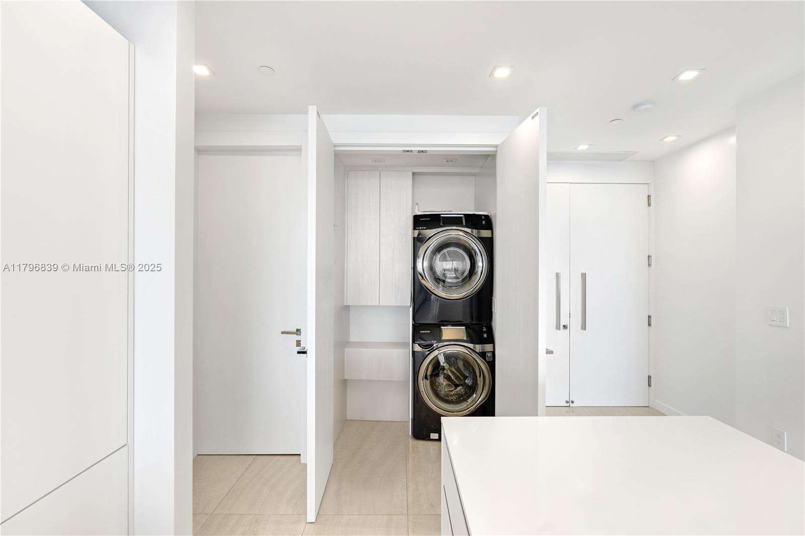 Continuum Unit #903 | Picture 19