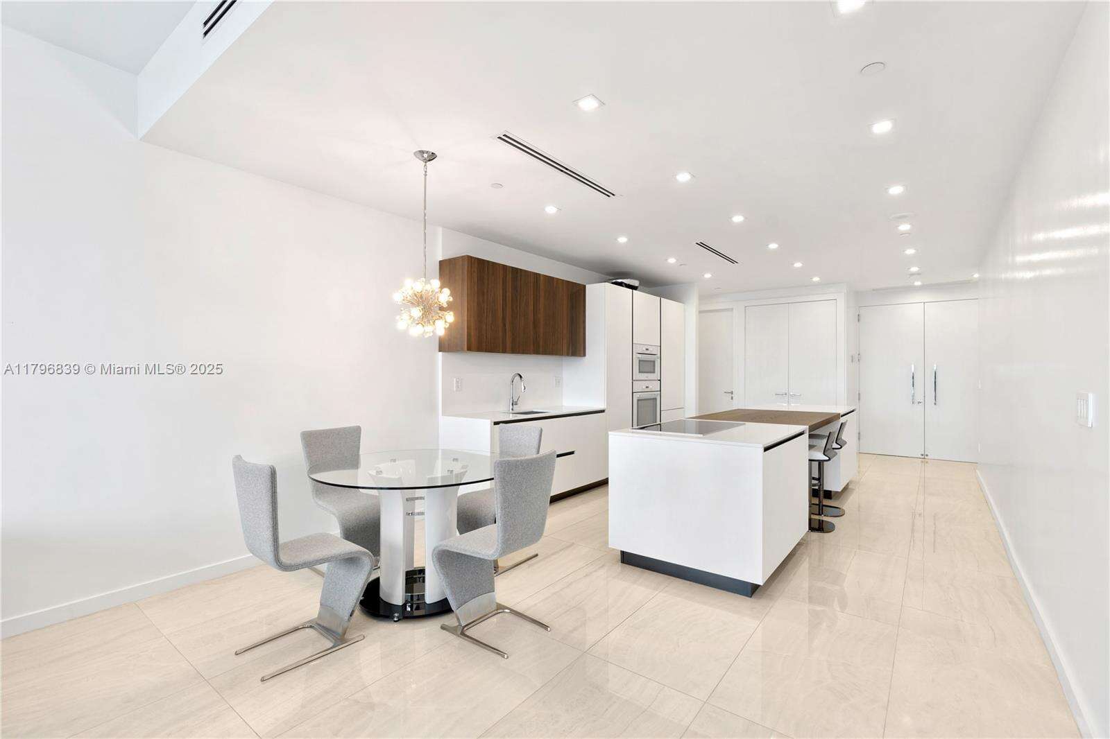 Continuum Unit #903 | Picture 7