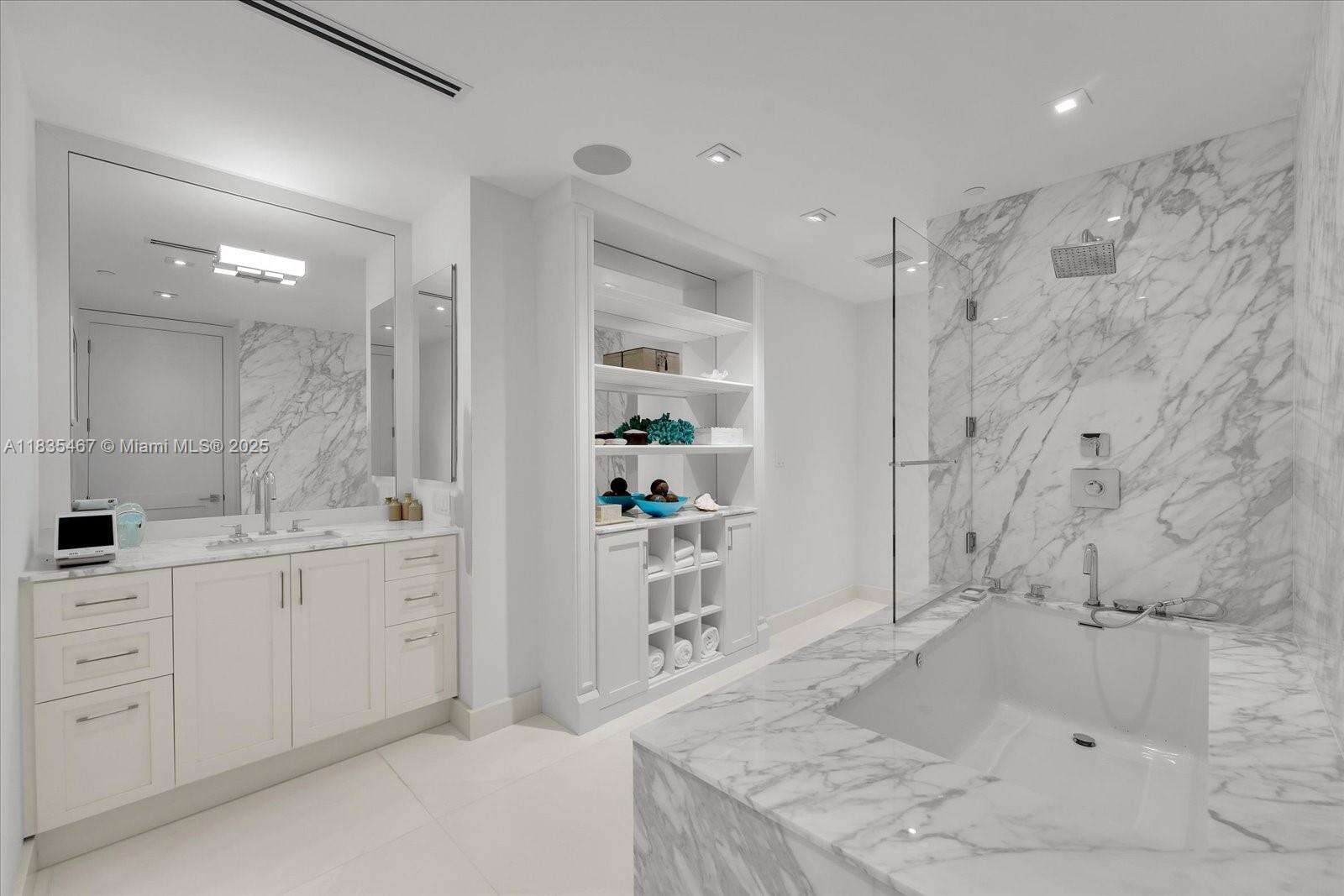 Continuum Unit #1502 | Picture 20