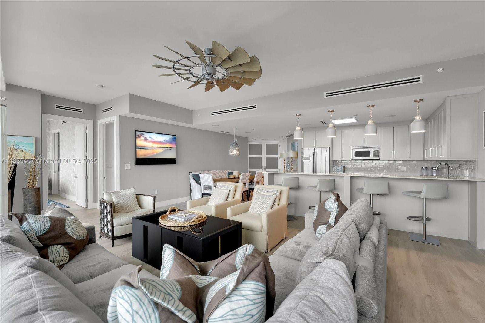 Continuum Unit #1502 | Picture 4