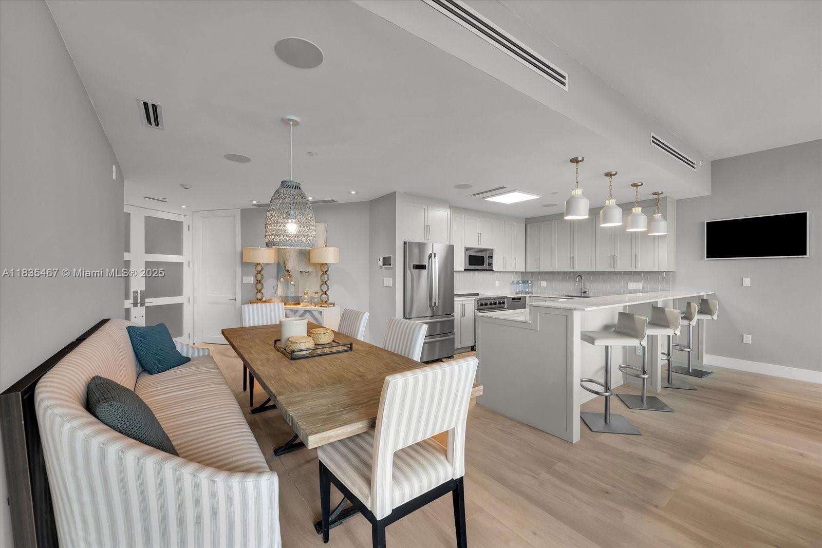 Continuum Unit #1502 | Picture 9