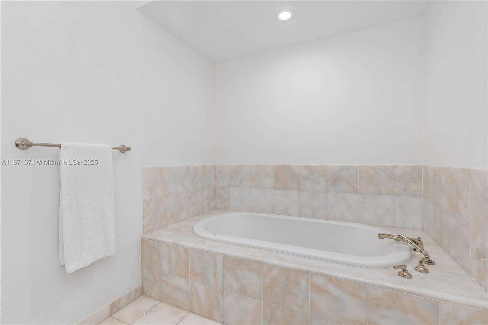 Continuum Unit #1005 | Picture 17