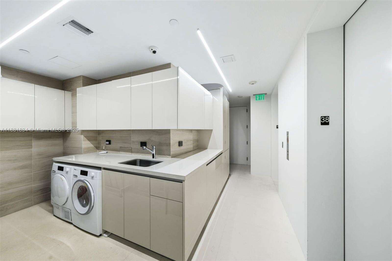 Continuum Unit #3803 | Picture 71