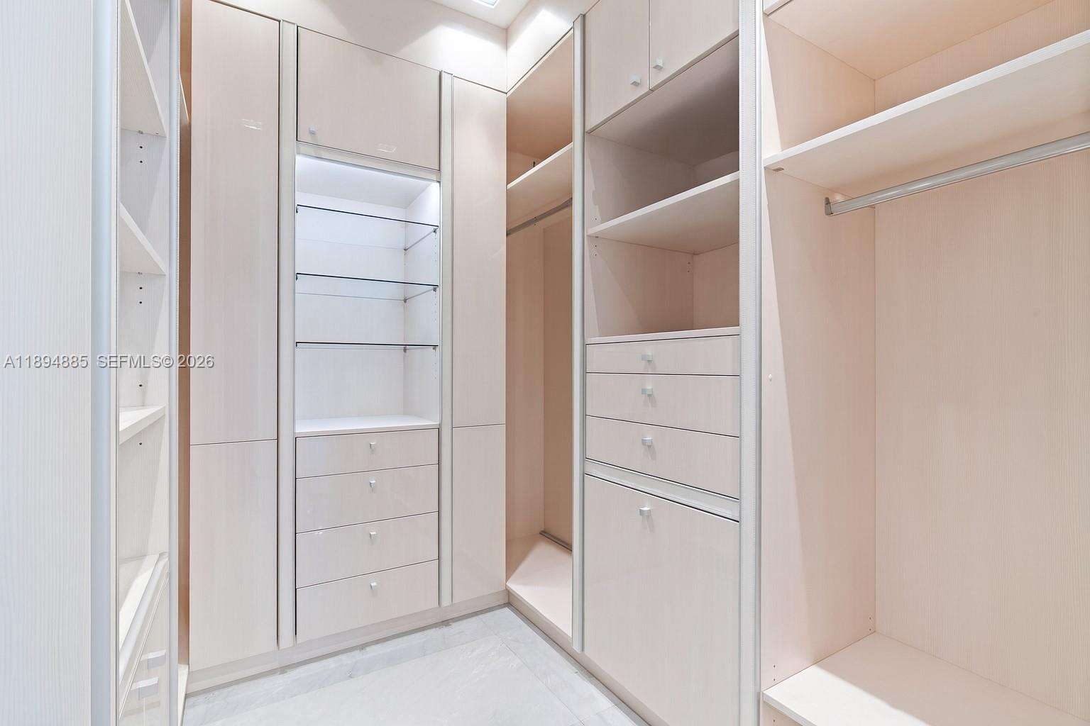 Continuum Unit #2506 | Picture 27