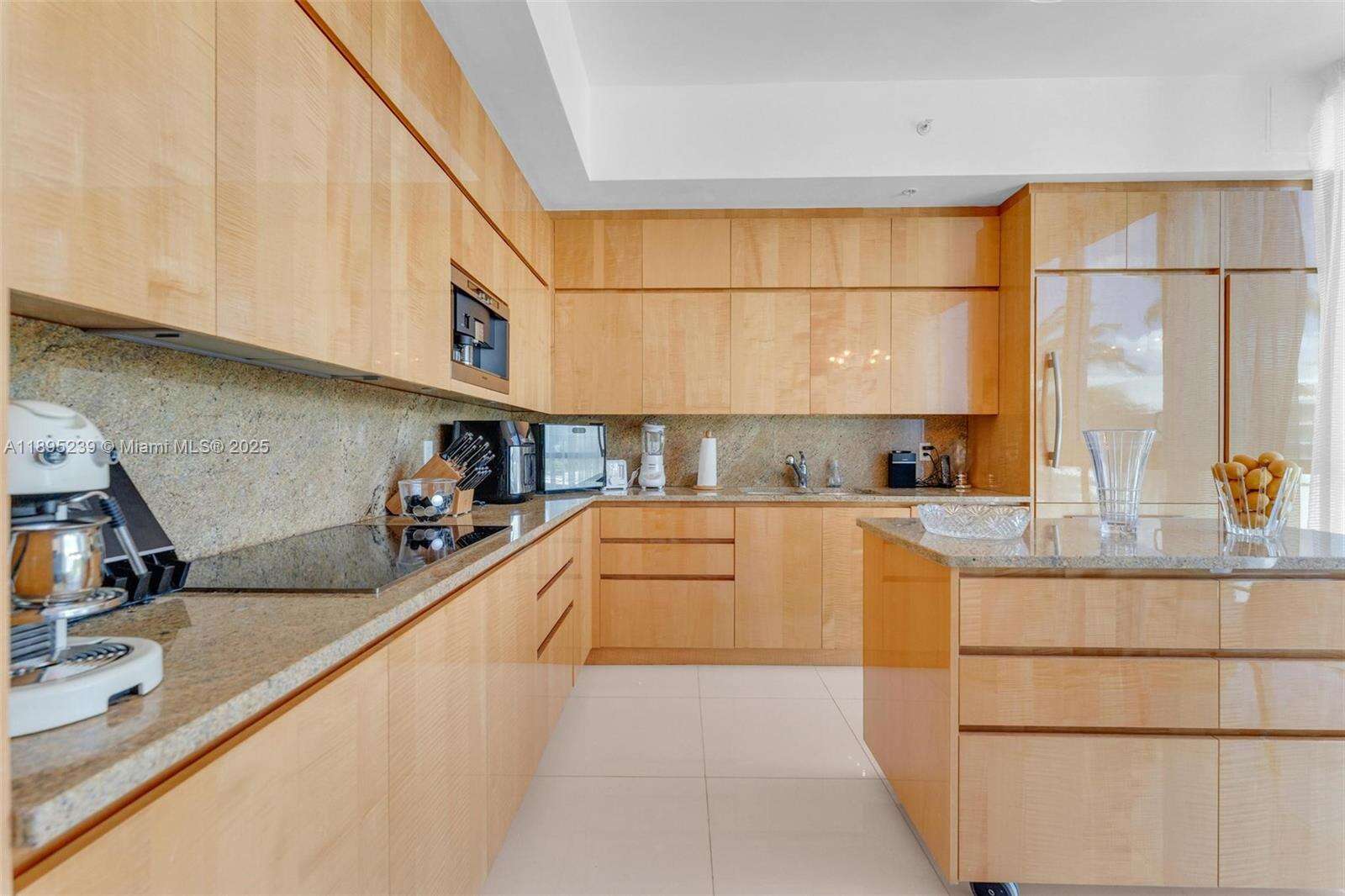 Continuum Unit #705 | Picture 12