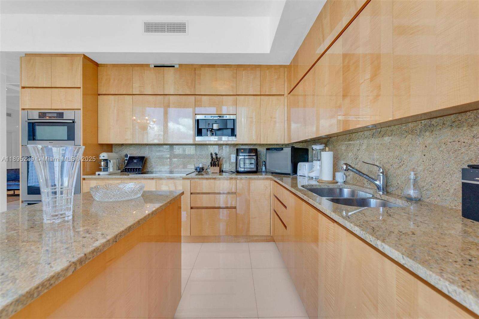 Continuum Unit #705 | Picture 13