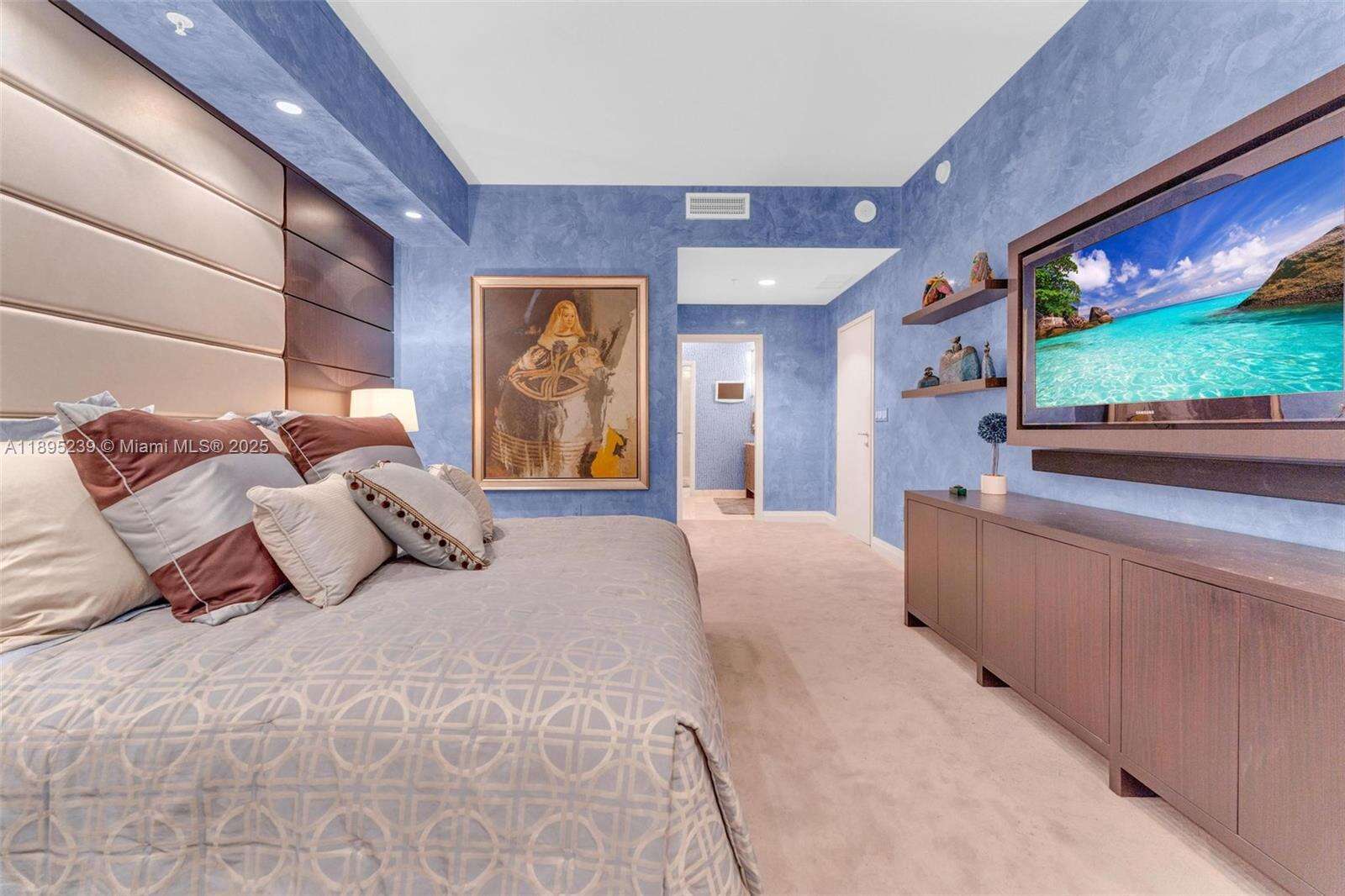 Continuum Unit #705 | Picture 18