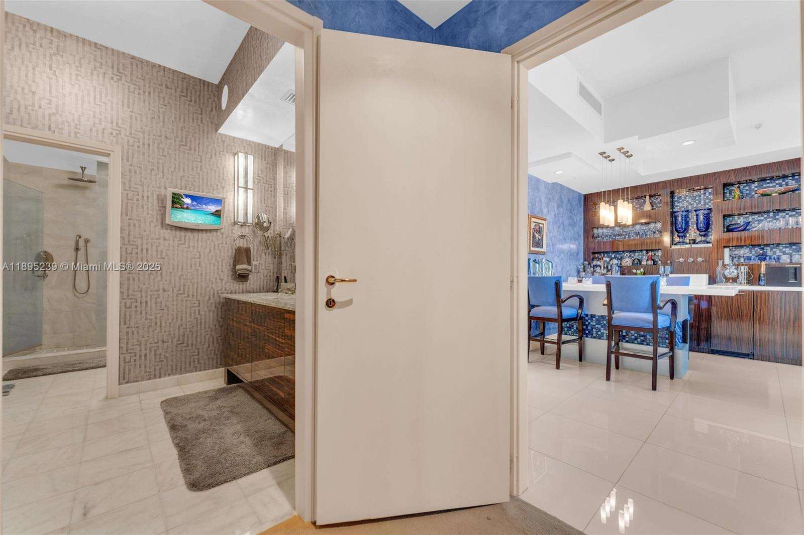 Continuum Unit #705 | Picture 22