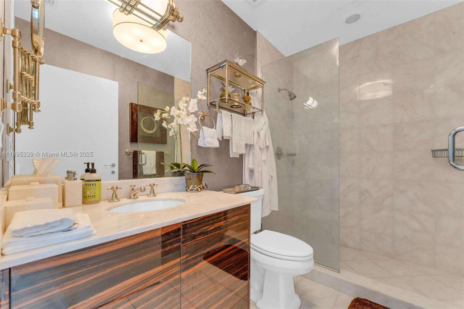 Continuum Unit #705 | Picture 24