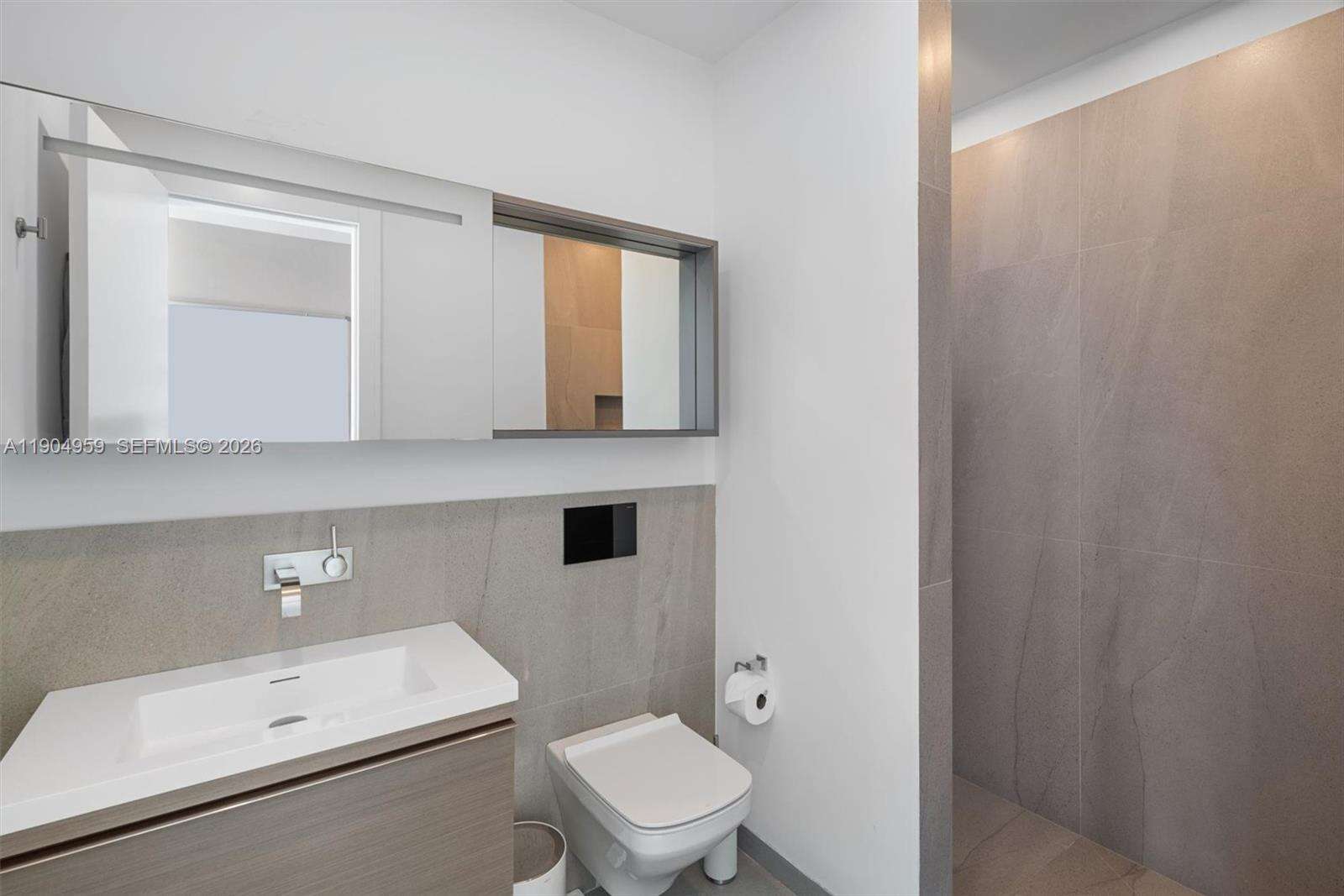 Continuum Unit #3203 | Picture 32