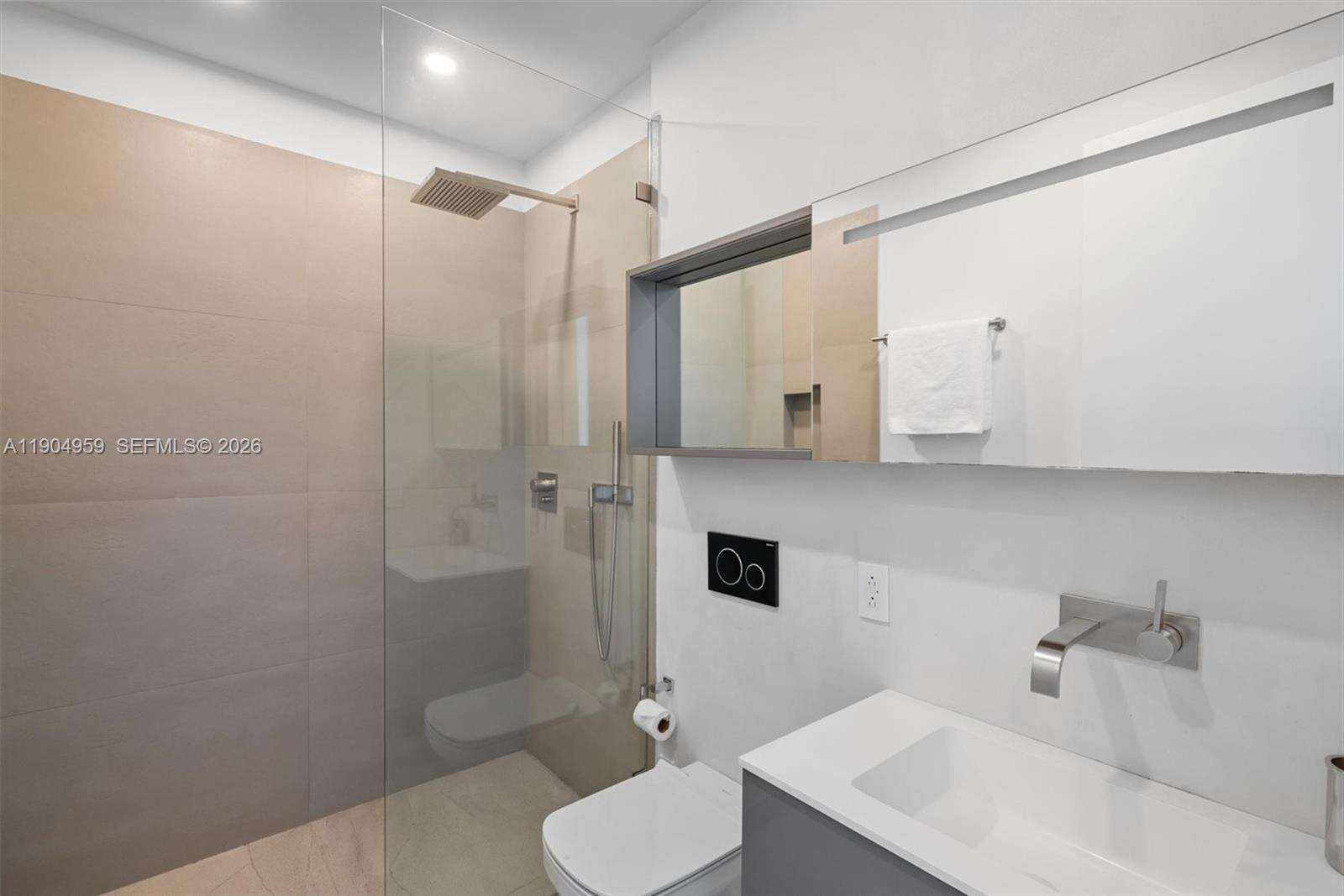 Continuum Unit #3203 | Picture 33