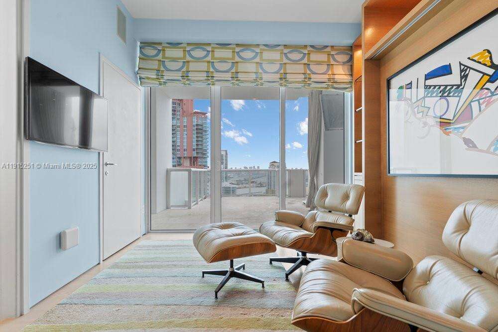 Continuum Unit #2703 | Picture 20