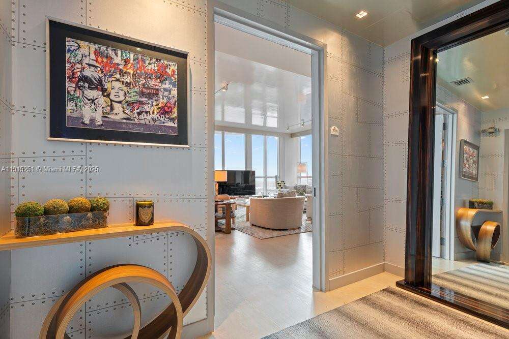 Continuum Unit #2703 | Picture 23