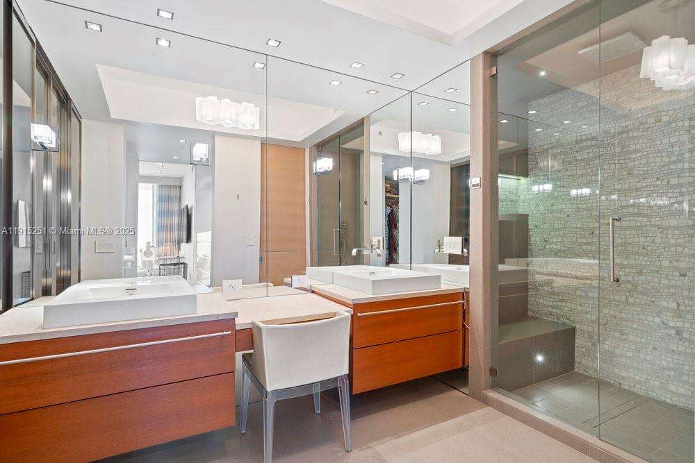 Continuum Unit #2703 | Picture 9