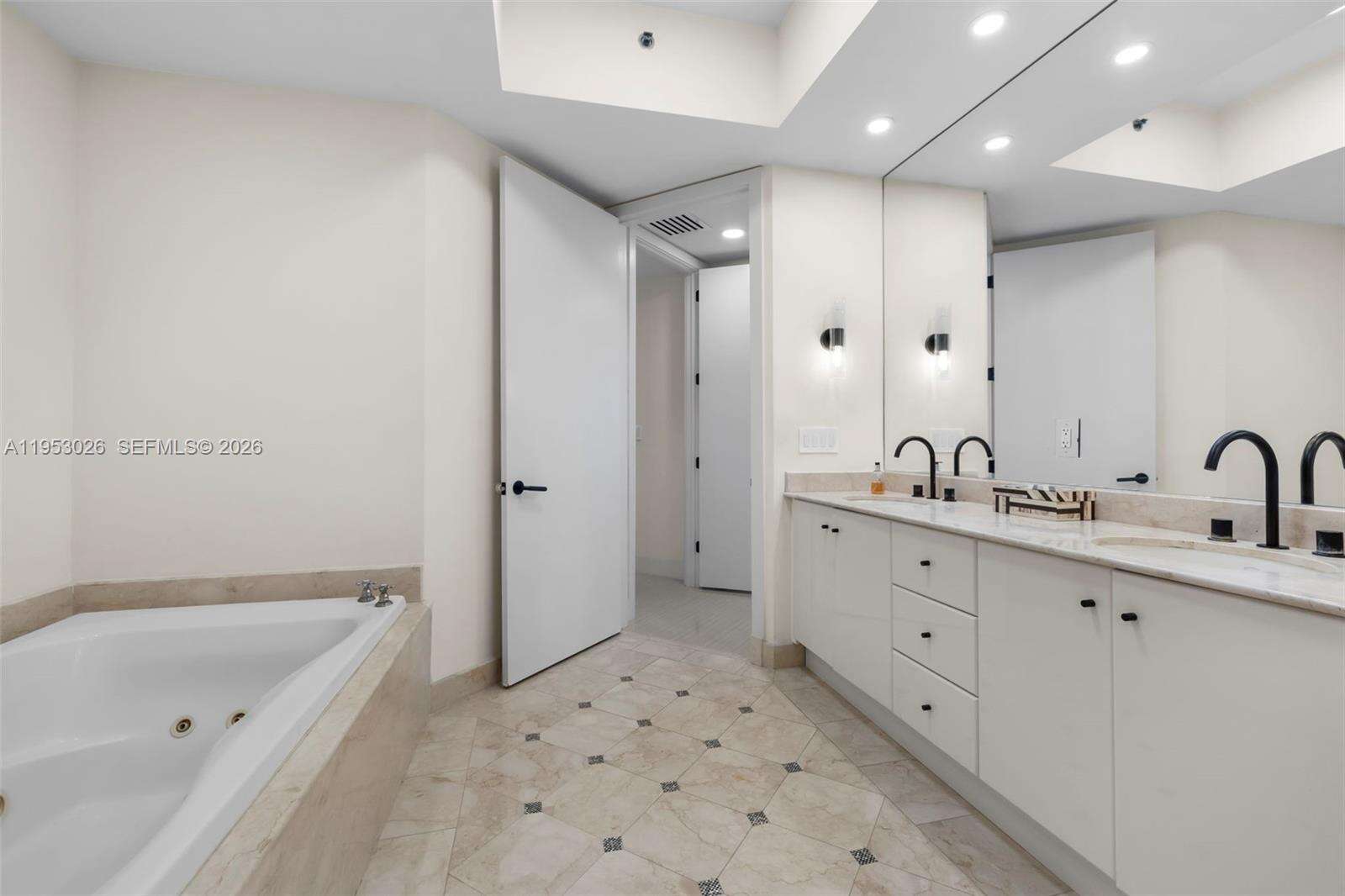 Continuum Unit #509 | Picture 21