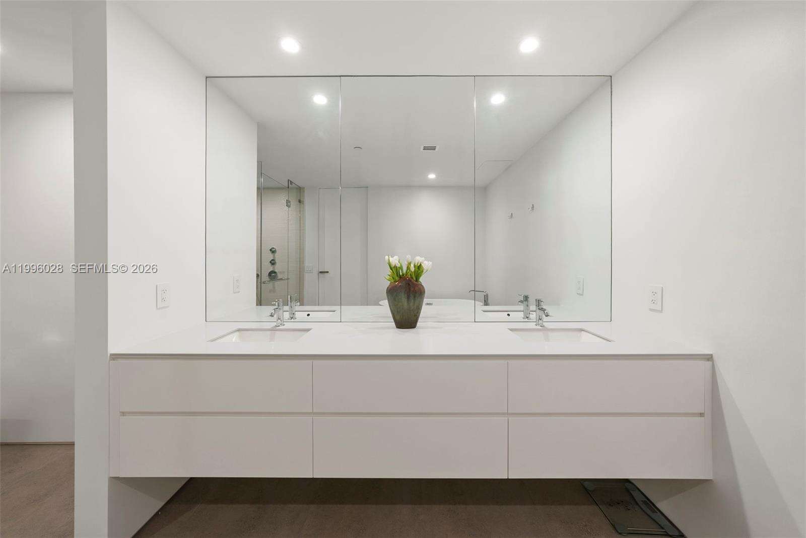 Continuum Unit #1906/07 | Picture 36