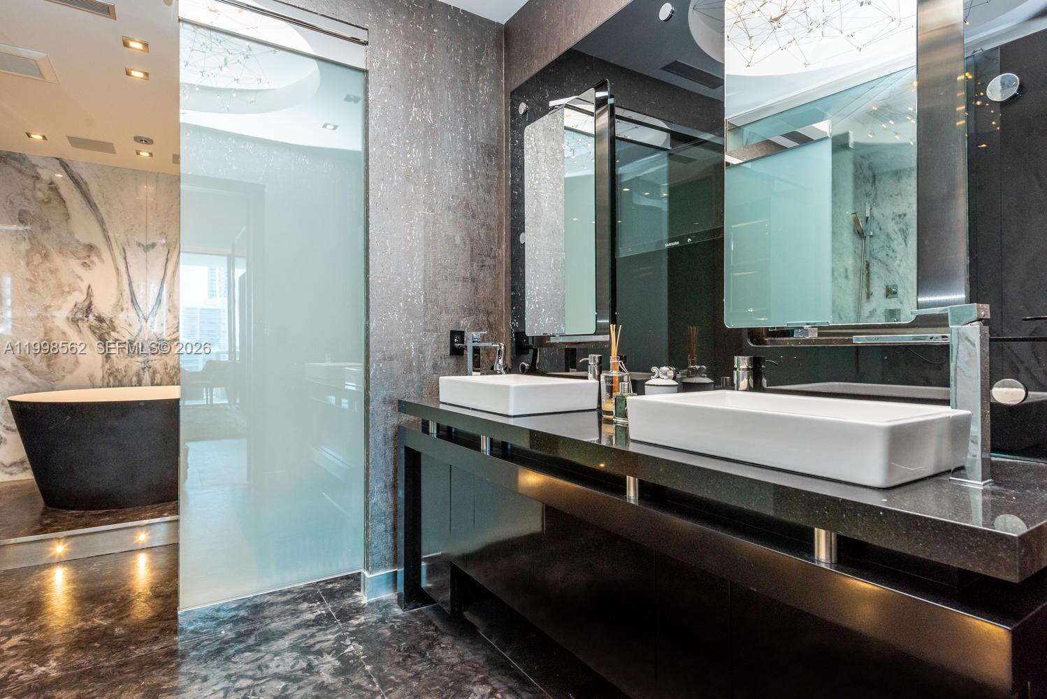 Continuum Unit #905 | Picture 21