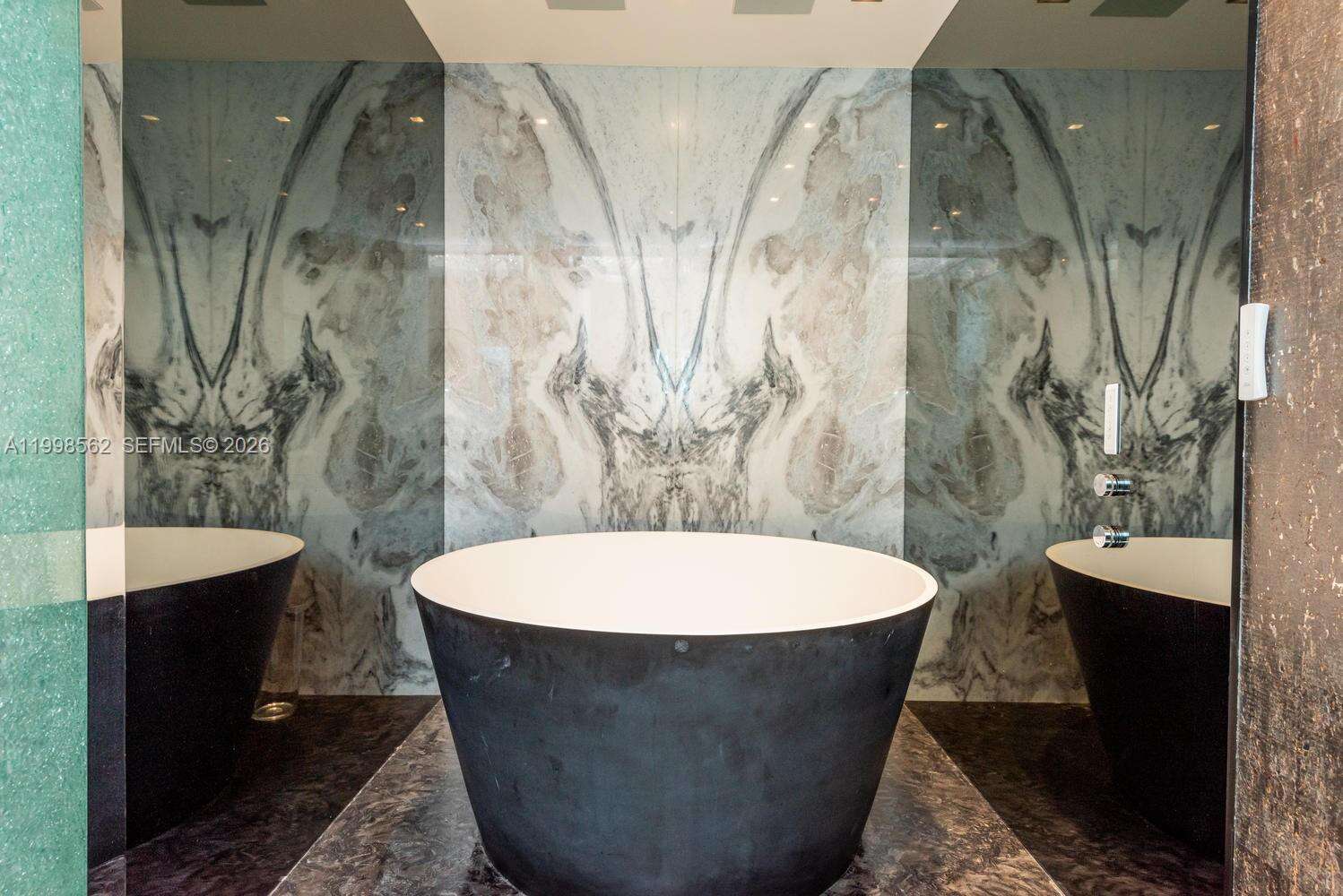 Continuum Unit #905 | Picture 22