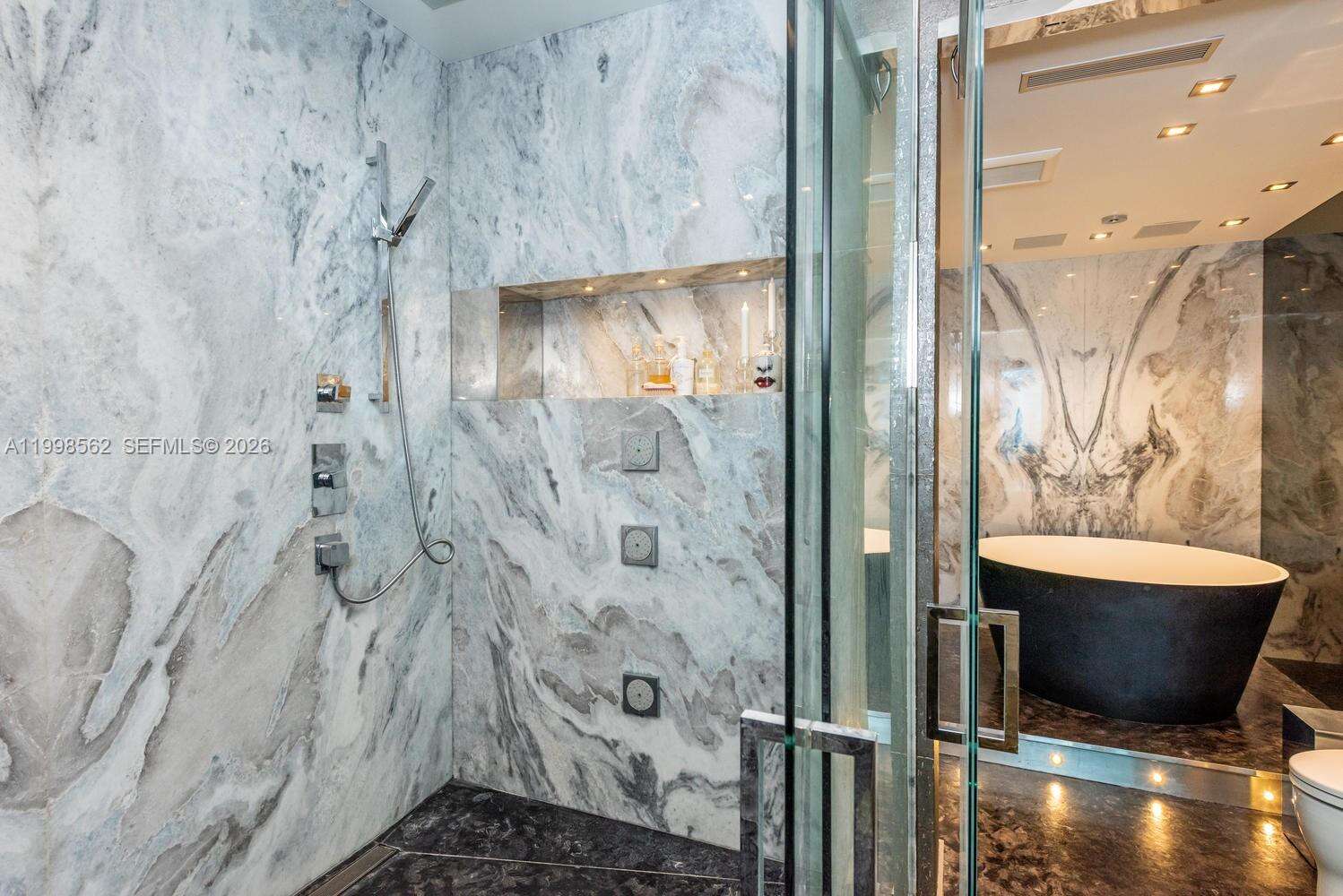 Continuum Unit #905 | Picture 23