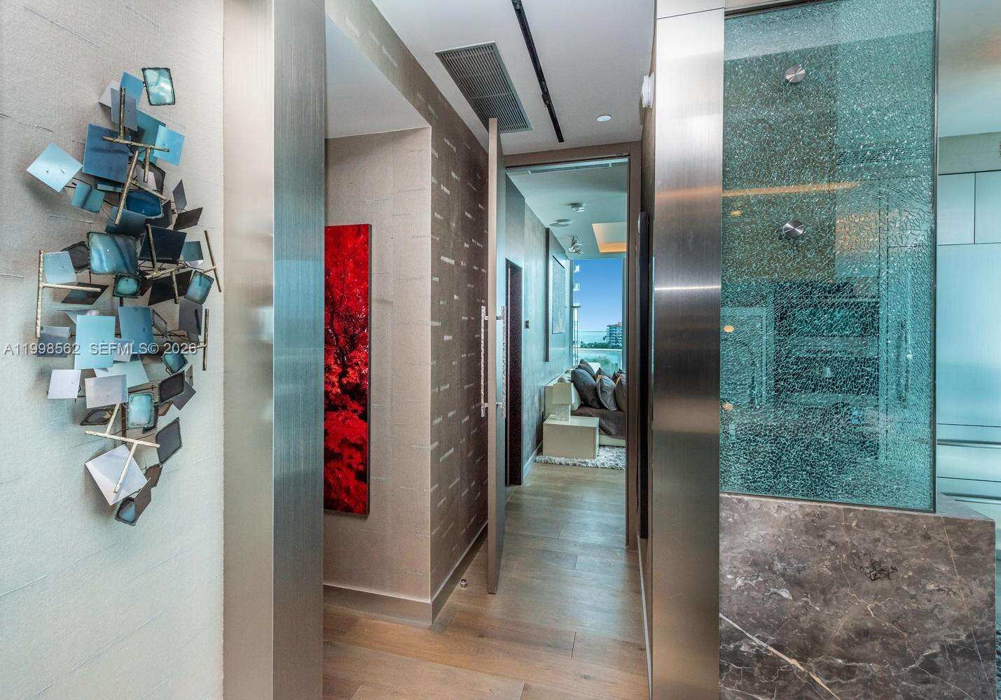 Continuum Unit #905 | Picture 27