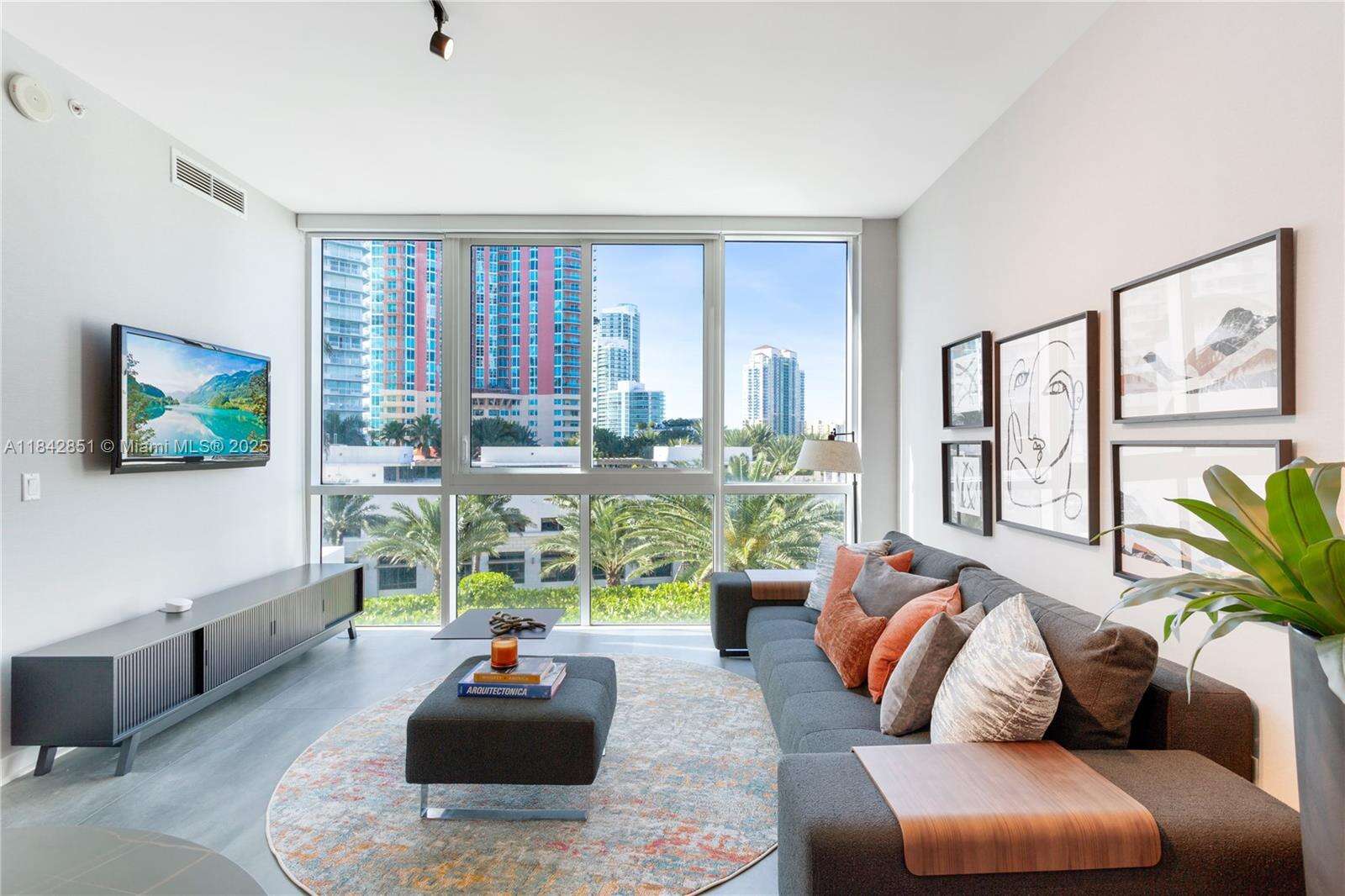 Continuum For Rent | Unit #609