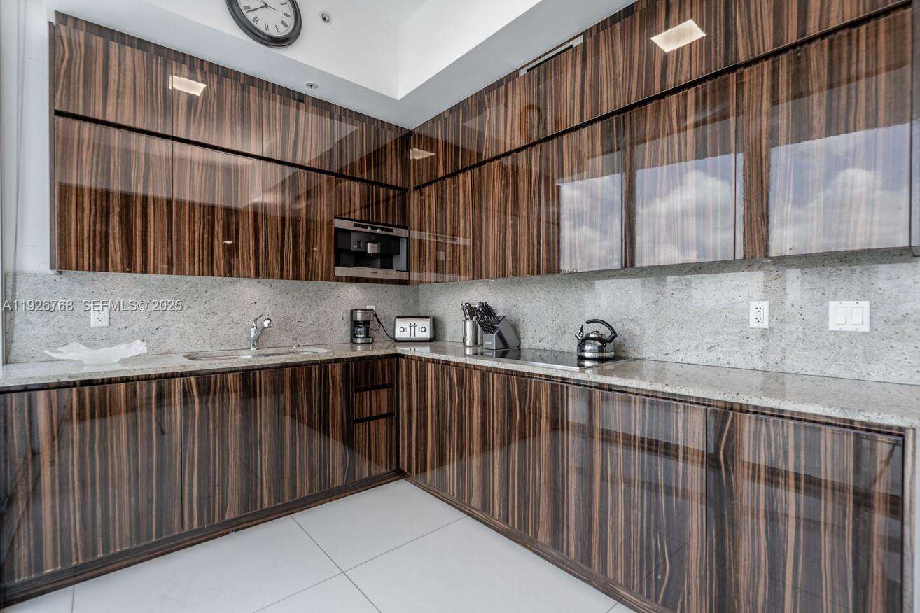 Continuum Unit #1506 | Picture 15