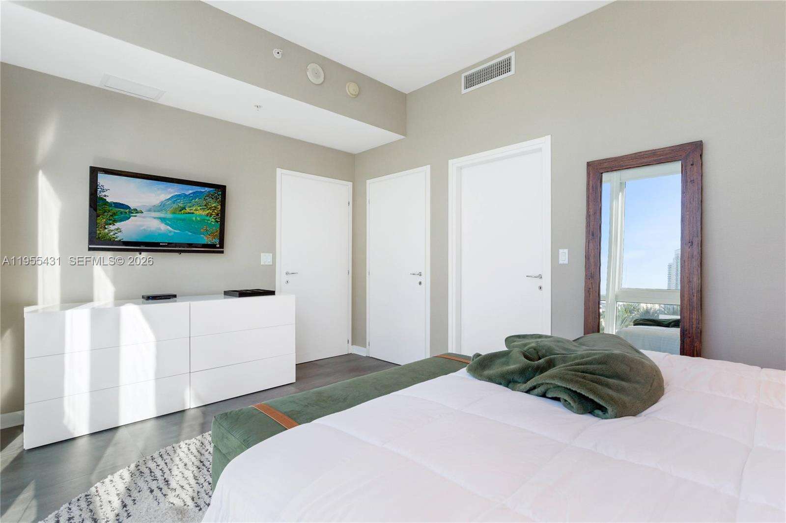 Continuum Unit #609 | Picture 15