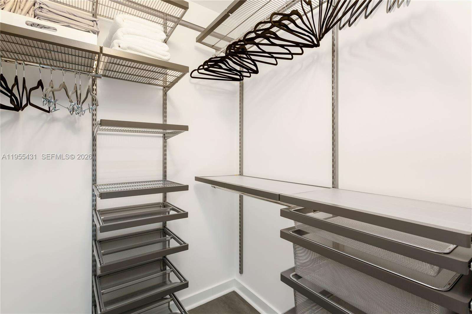 Continuum Unit #609 | Picture 17