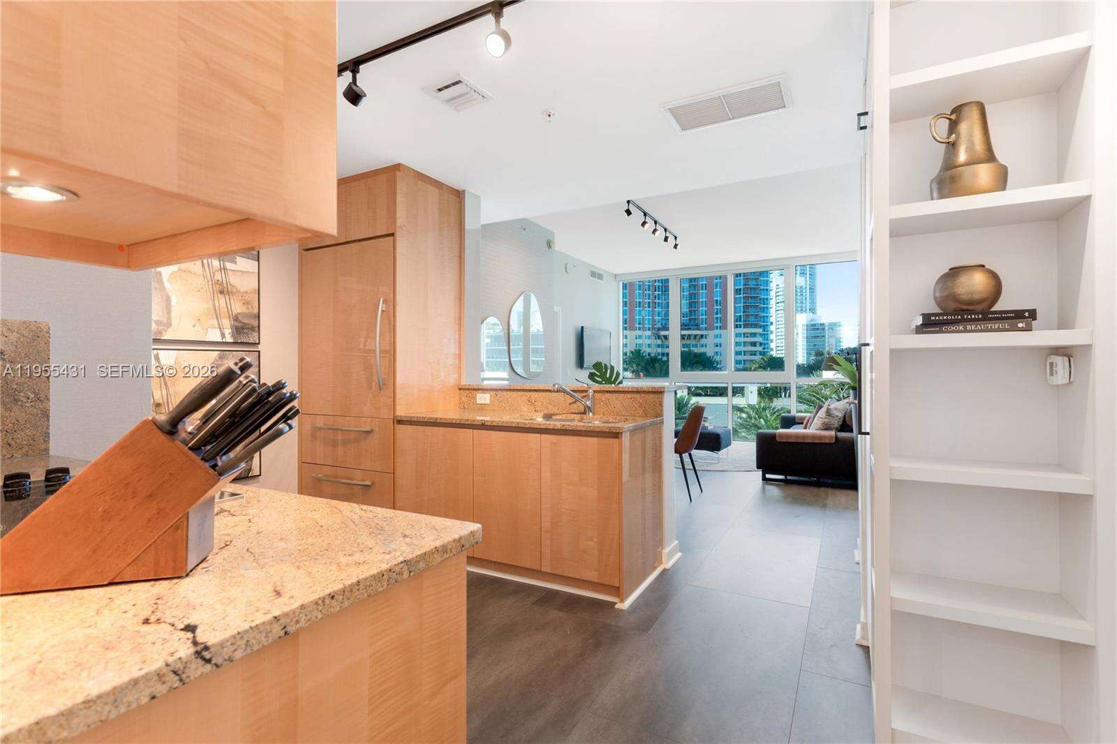 Continuum Unit #609 | Picture 3