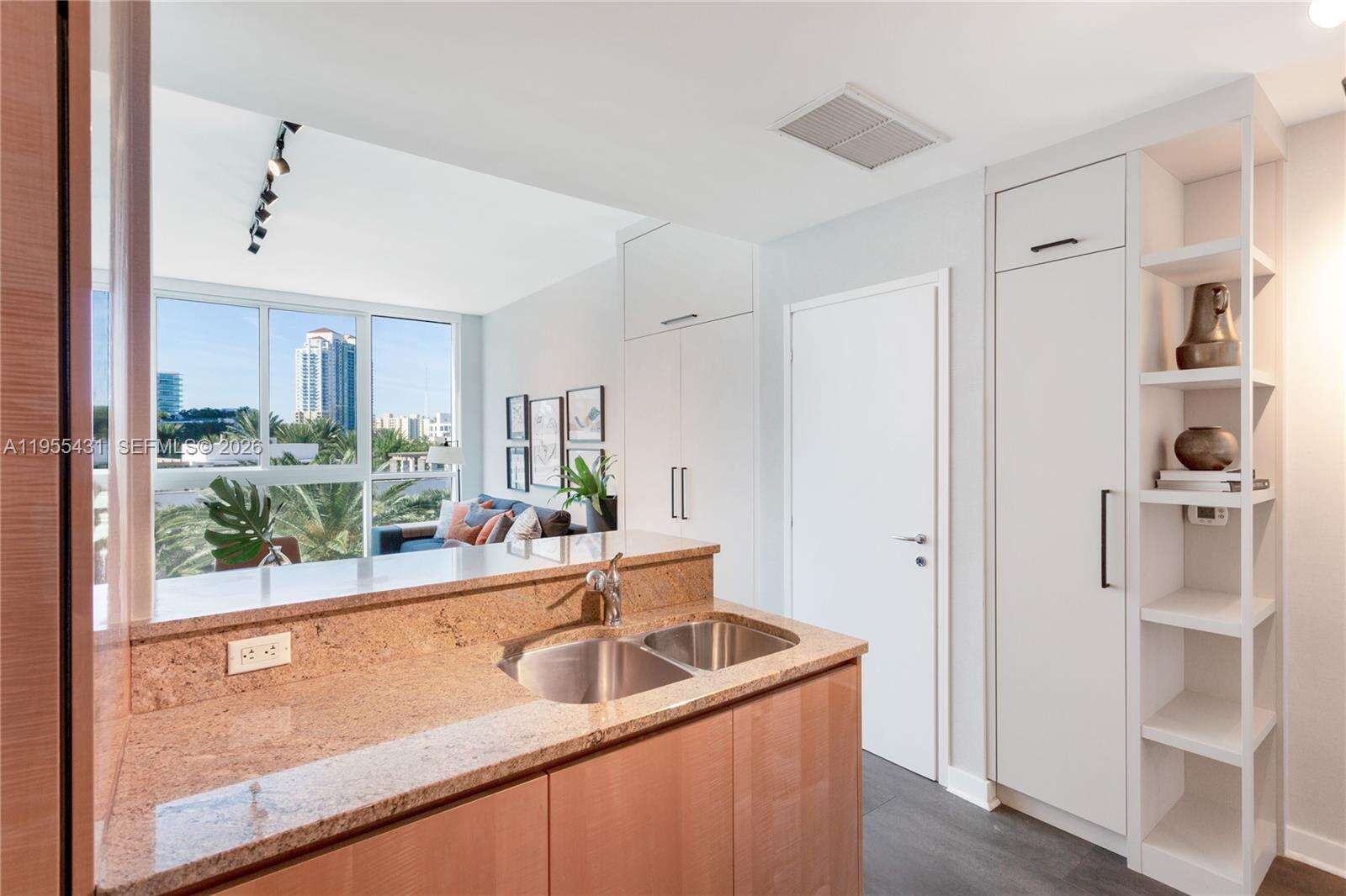 Continuum Unit #609 | Picture 7