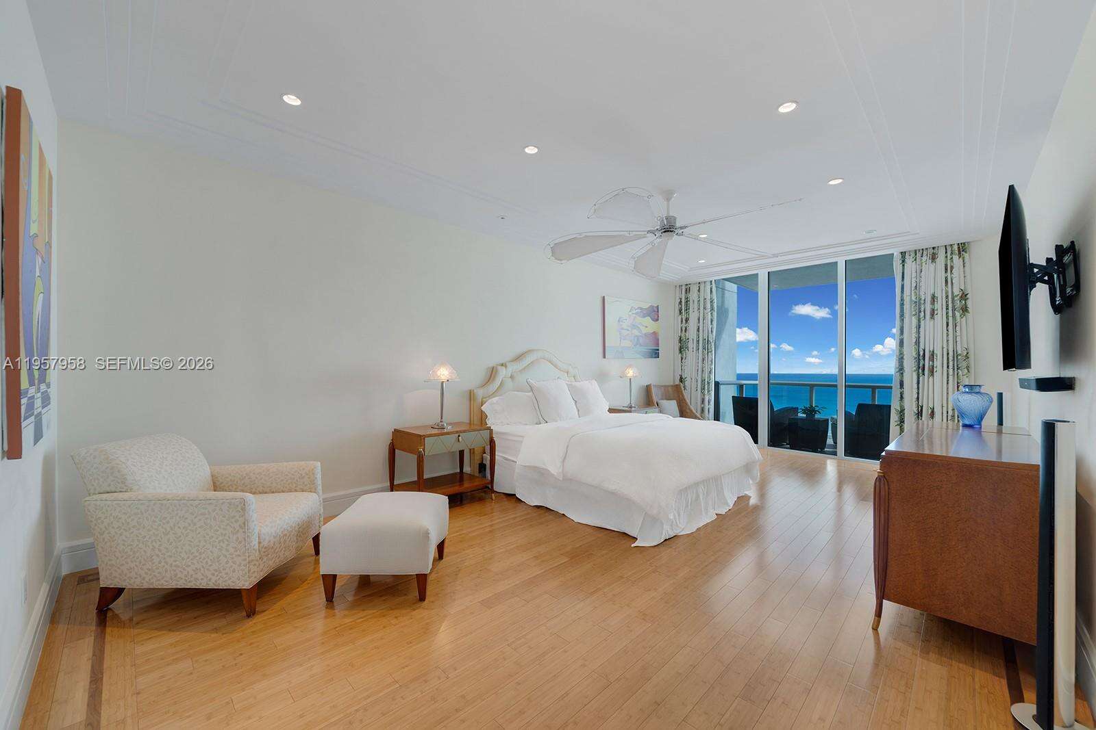 Continuum Unit #3403 | Picture 12