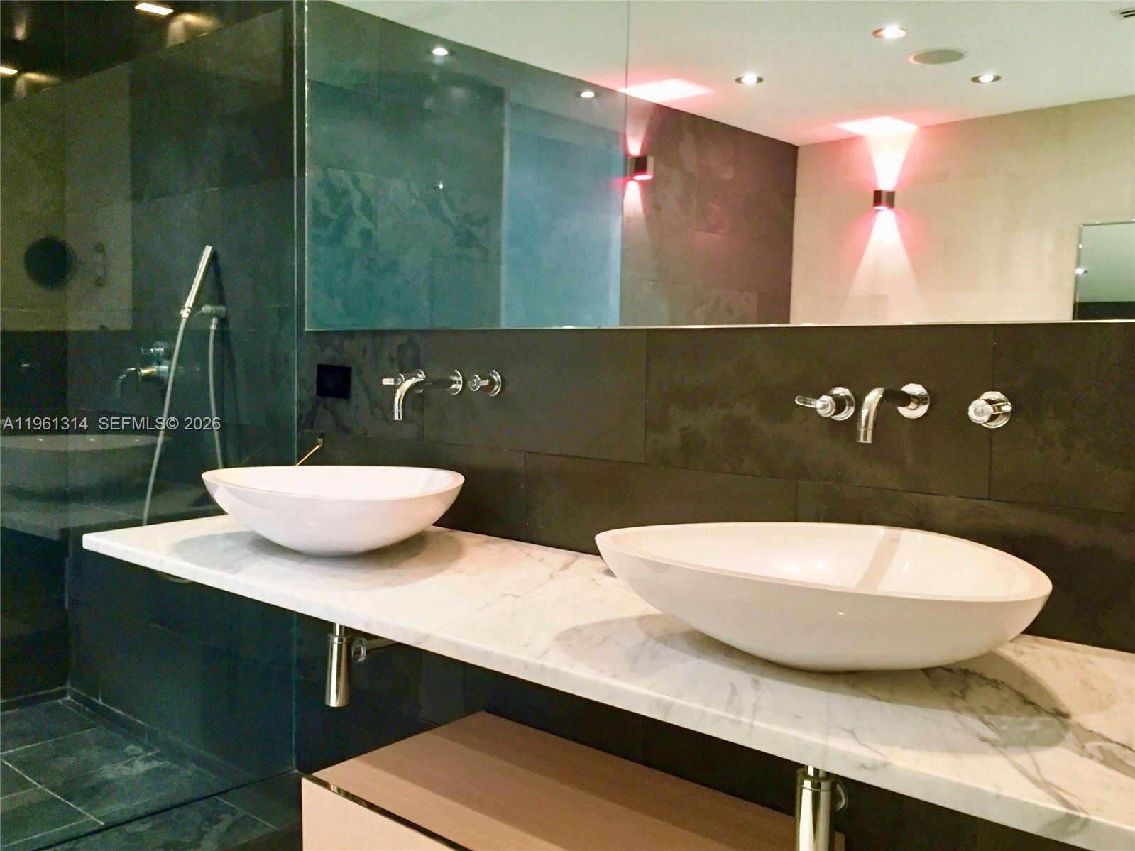 Continuum Unit #604 | Picture 18