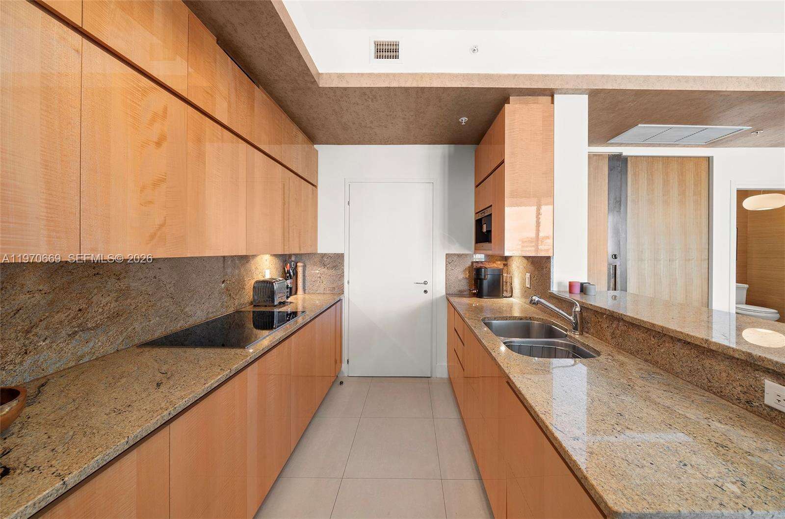 Continuum Unit #1807 | Picture 17