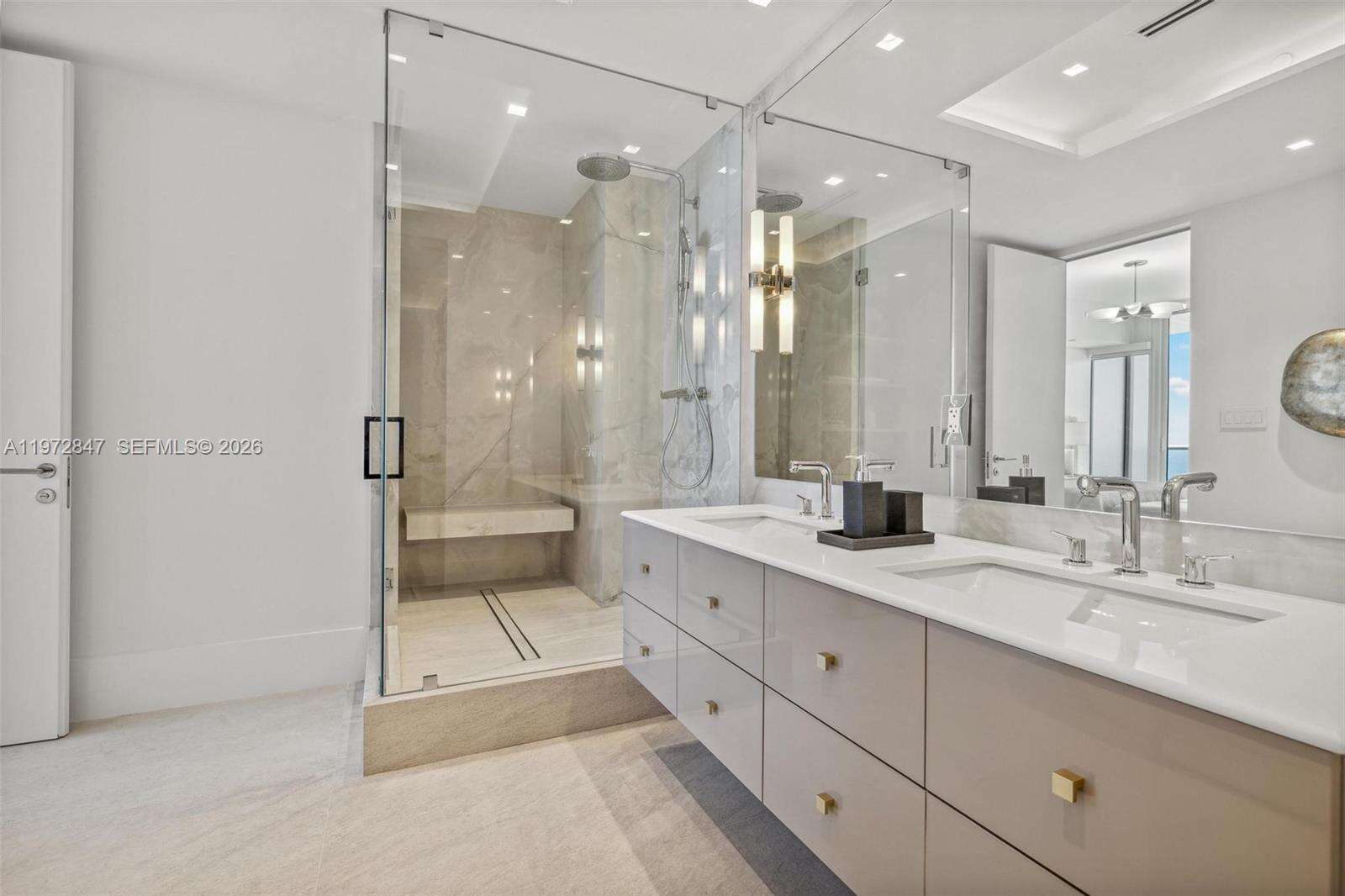 Continuum Unit #3905 | Picture 20