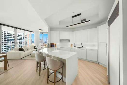 Continuum Unit #1701 | Picture 15