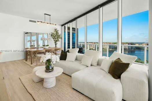 Continuum Unit #1701 | Picture 27