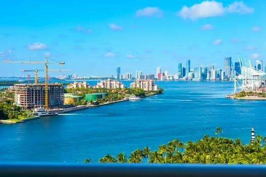 Continuum Unit #1701 | Picture 33