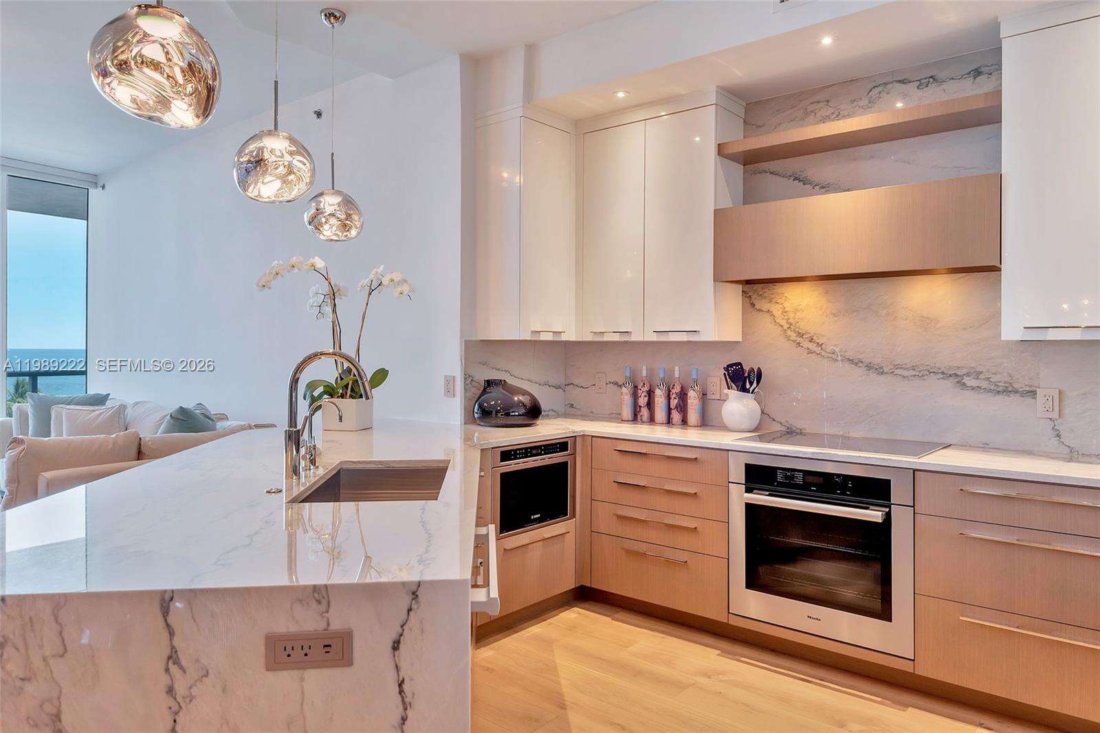 Continuum Unit #708 | Picture 23