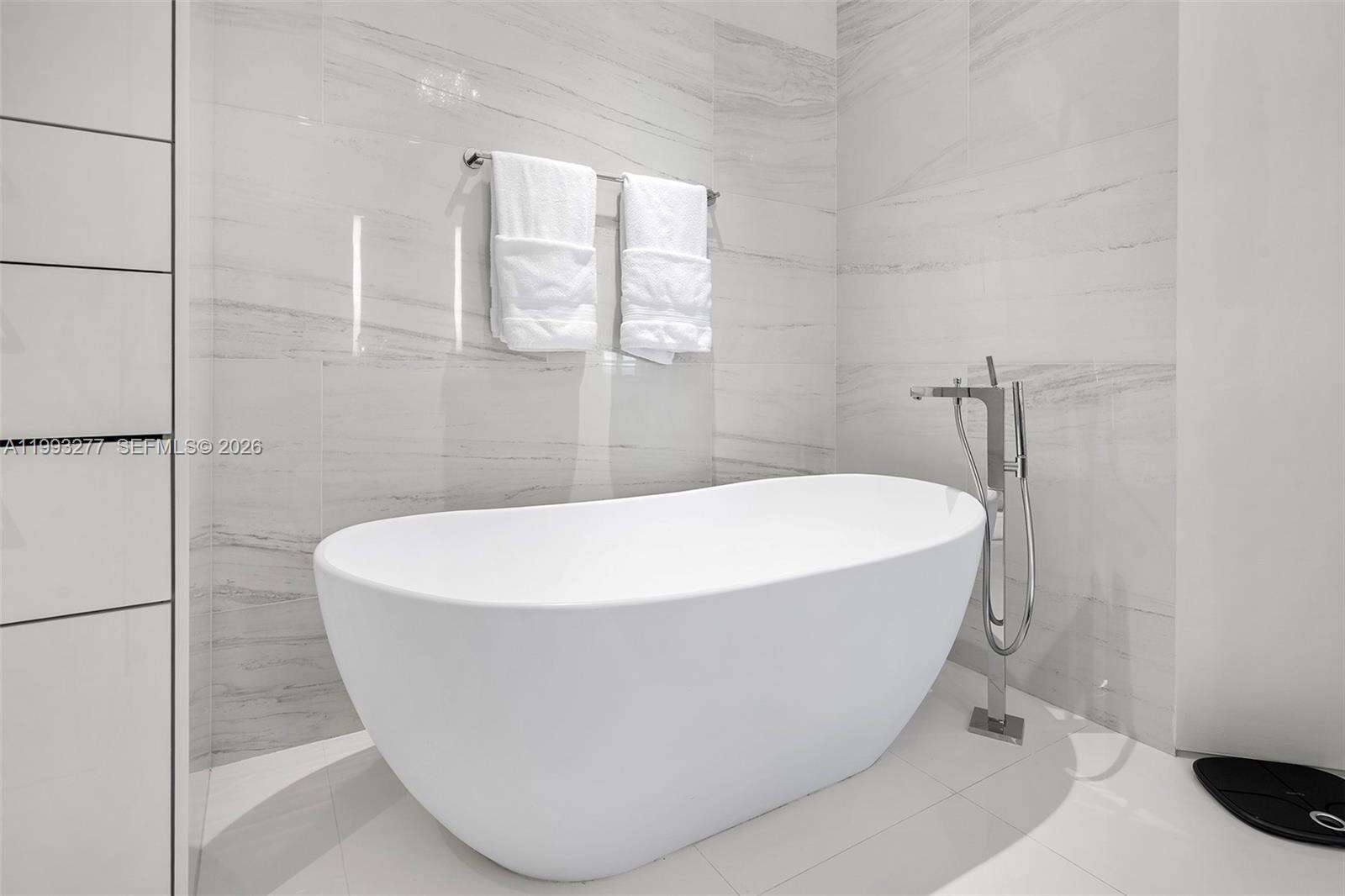 Continuum Unit #1409 | Picture 12