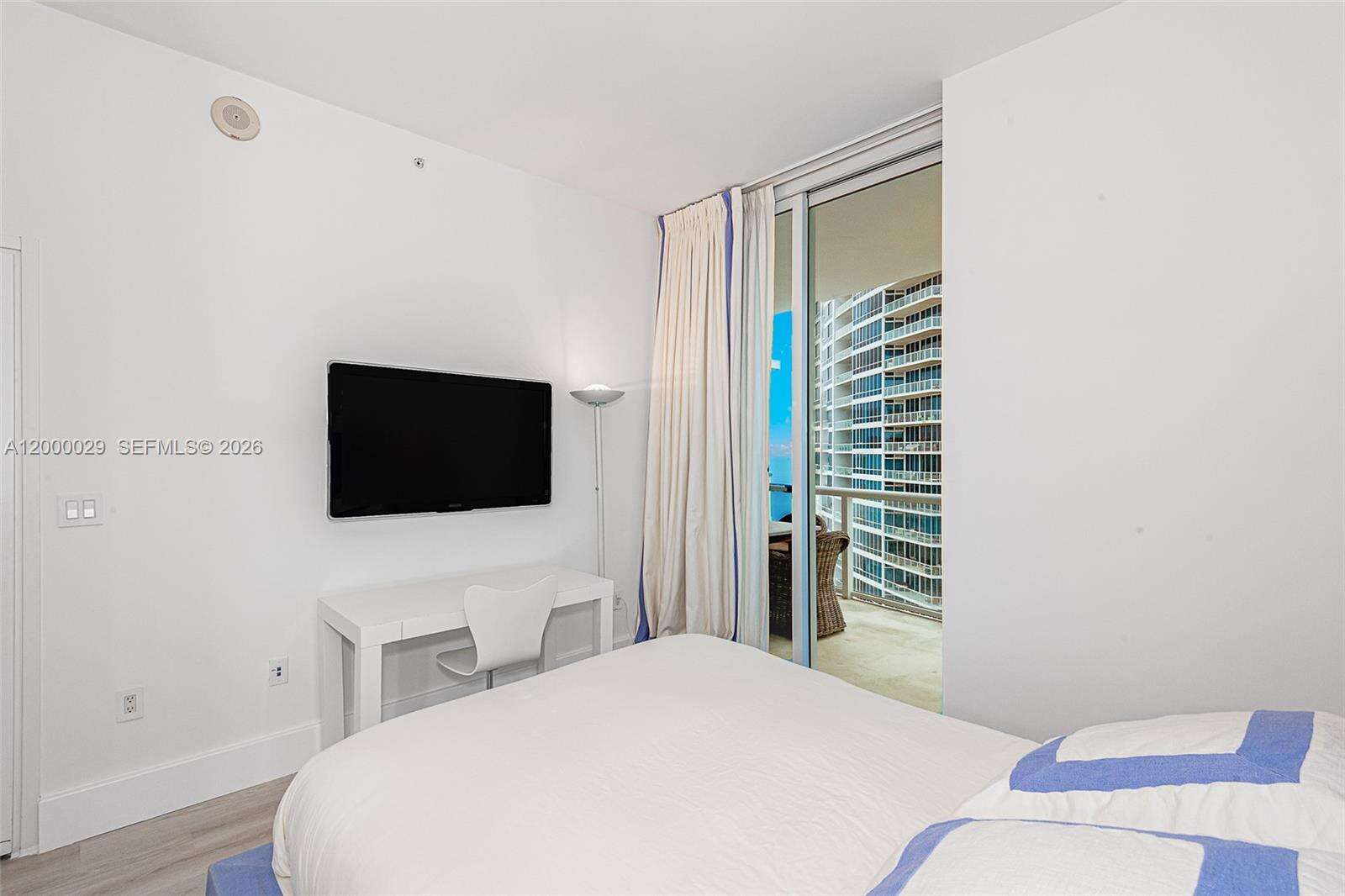 Continuum Unit #1804 | Picture 21