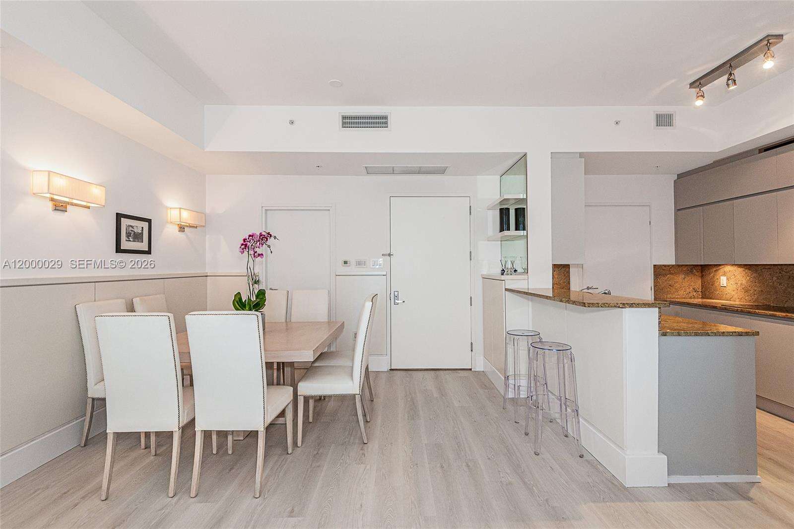 Continuum Unit #1804 | Picture 7