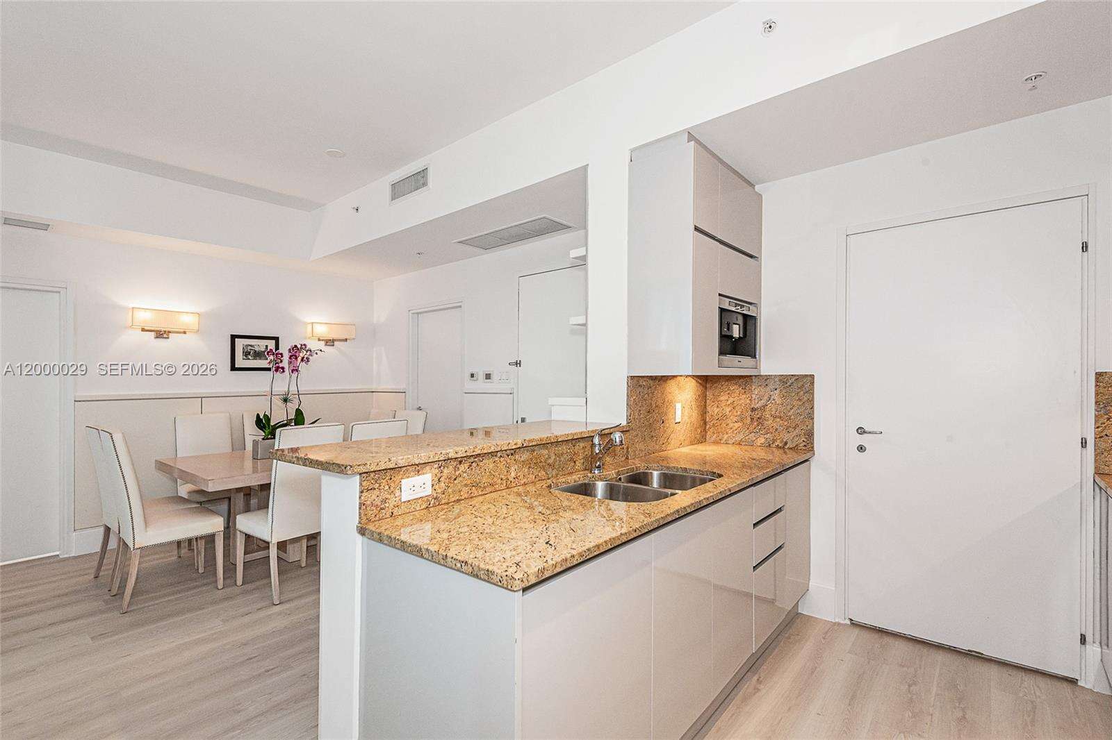 Continuum Unit #1804 | Picture 9